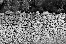 Disposizione delle pietre in un muro a secco